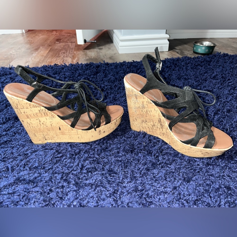 Black and brown wedges